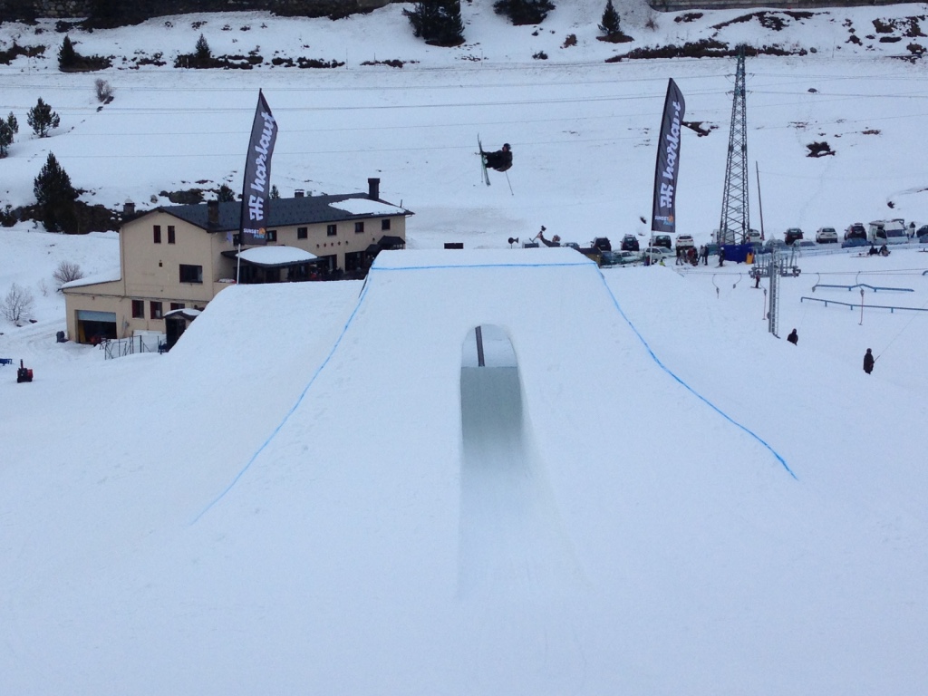 Snowpark jump shaping